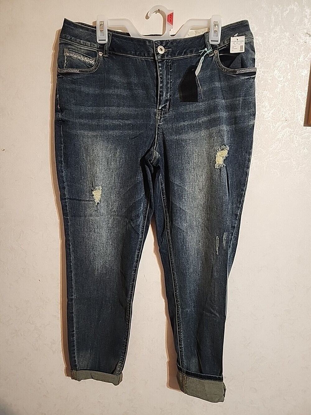 Maurices Skinny Boyfriend Jeans Denim Flex sz 14 Ultimate Comfort Embroidered